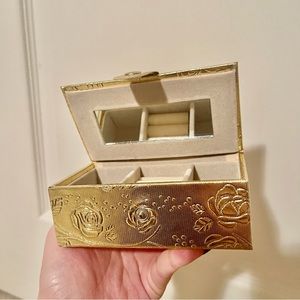 Small jewelry box/organizer